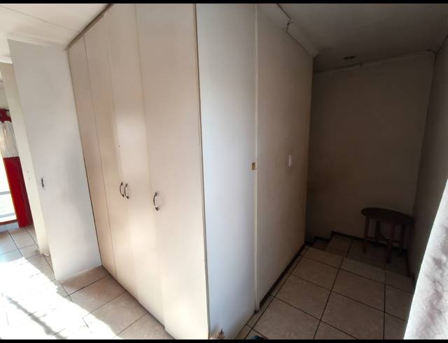 4 BEDROOM HOUSE FOR SALE IN OOS EINDE